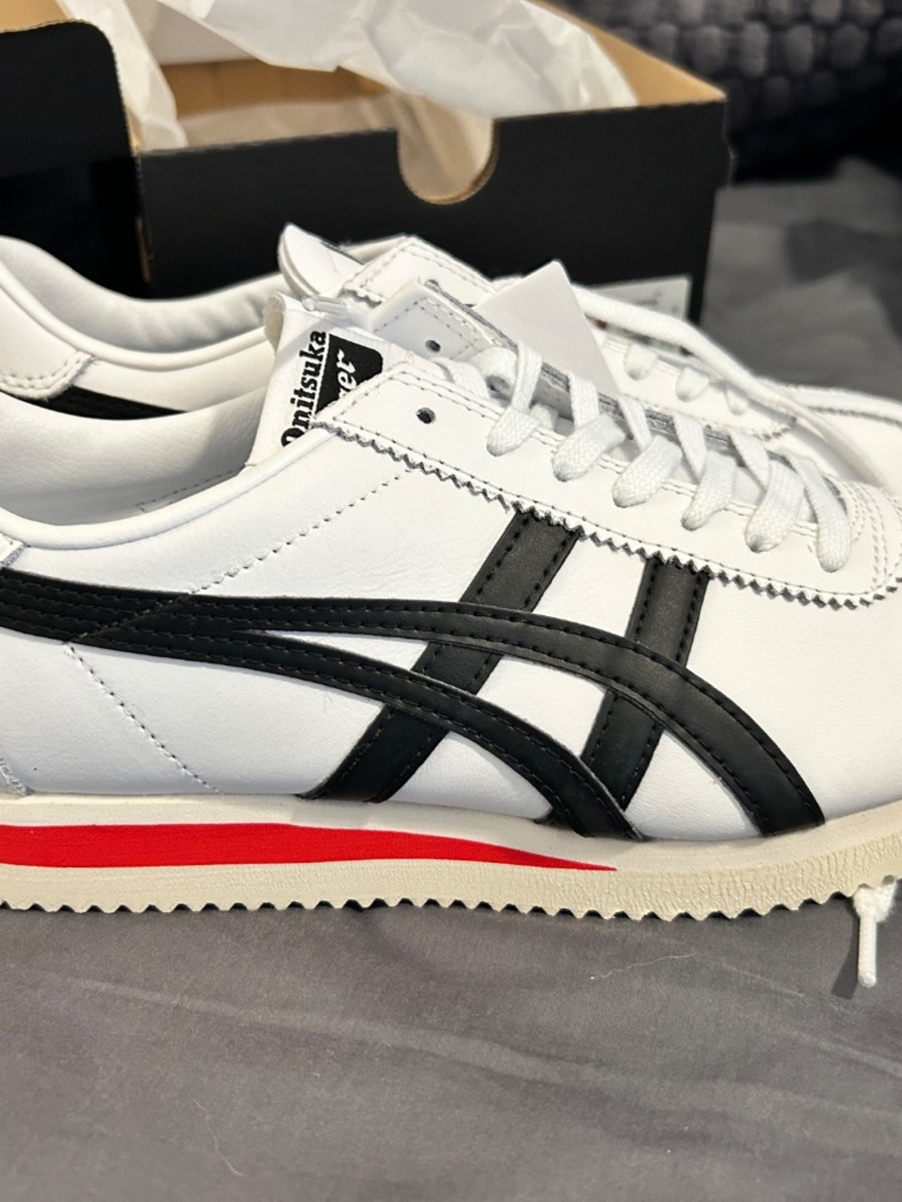 Onitsuka Tiger Corsair White and Black Sneakers (asics) - Picture 2 of 7